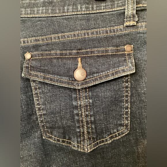Women’s 10 Petite Dark Wash Lee Jeans in Excellent Preloved Condition! - Picture 3 of 3